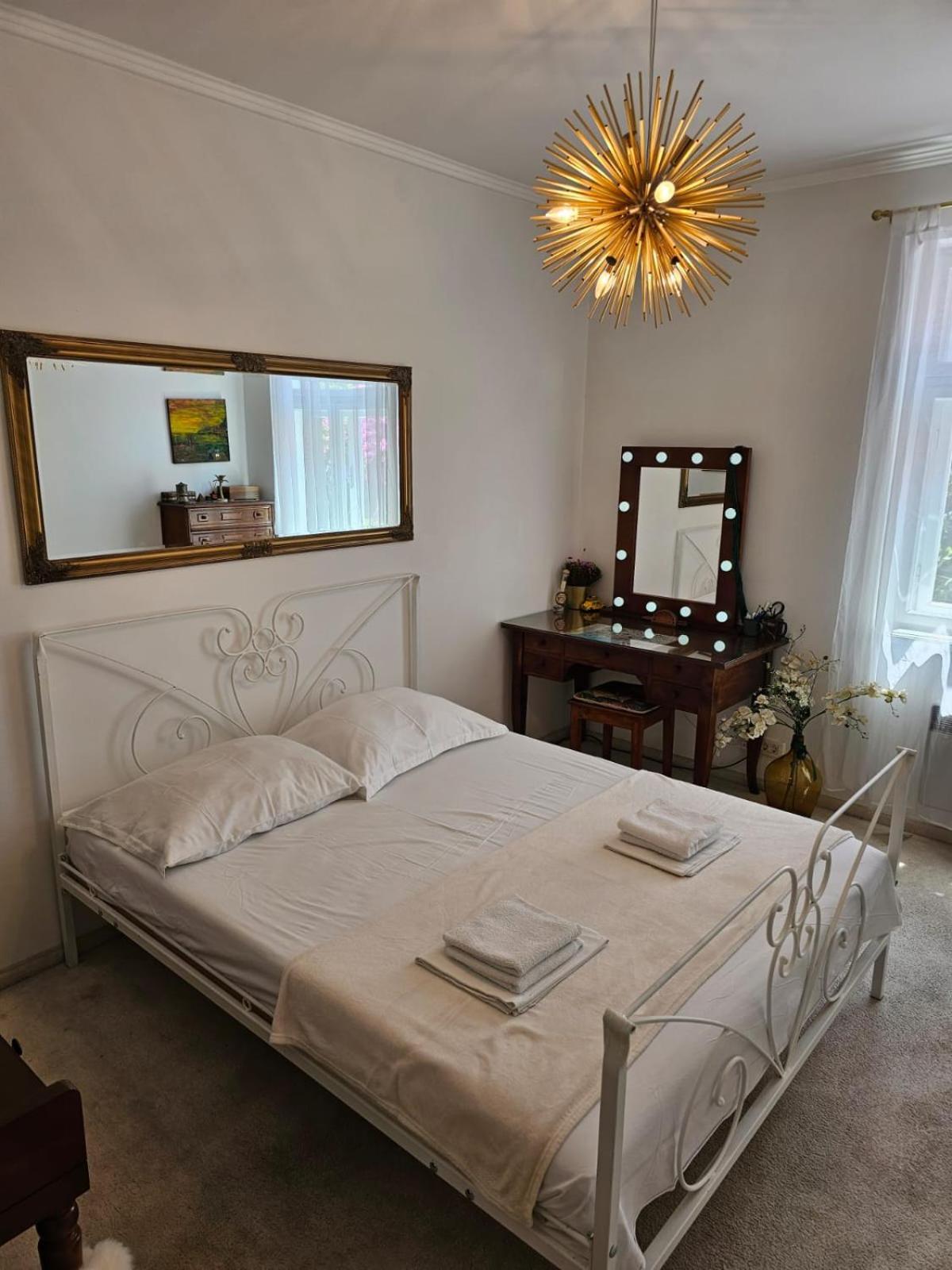 Db Interiors Apartment Split Exterior photo