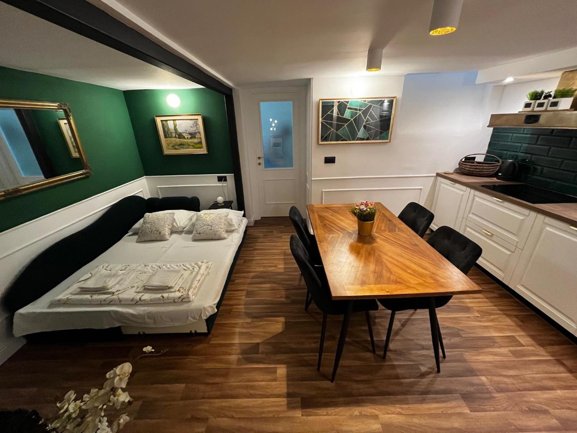 Db Interiors Apartment Split Exterior photo