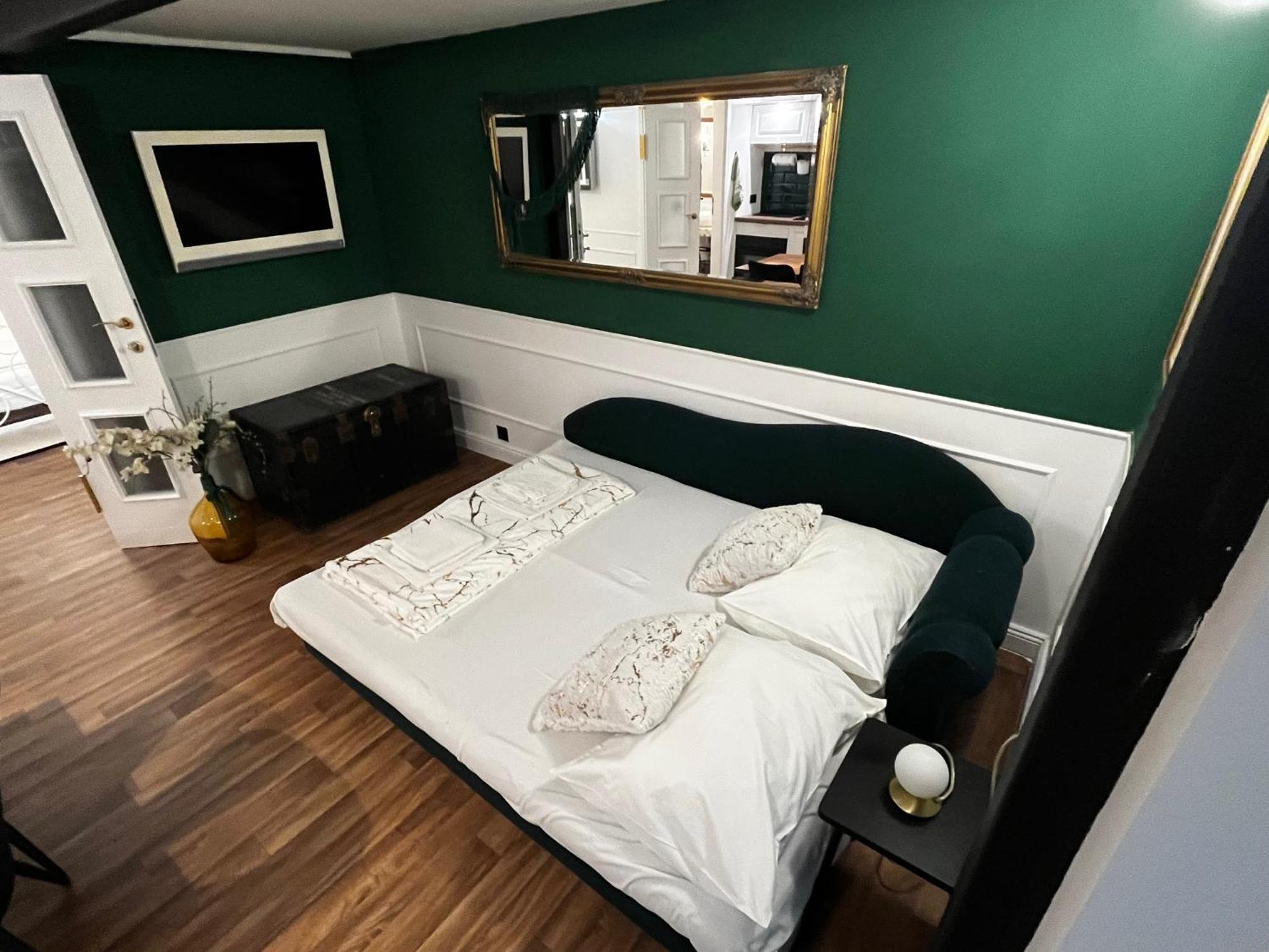 Db Interiors Apartment Split Exterior photo