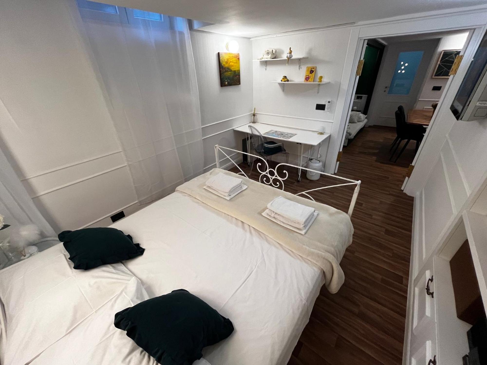 Db Interiors Apartment Split Exterior photo