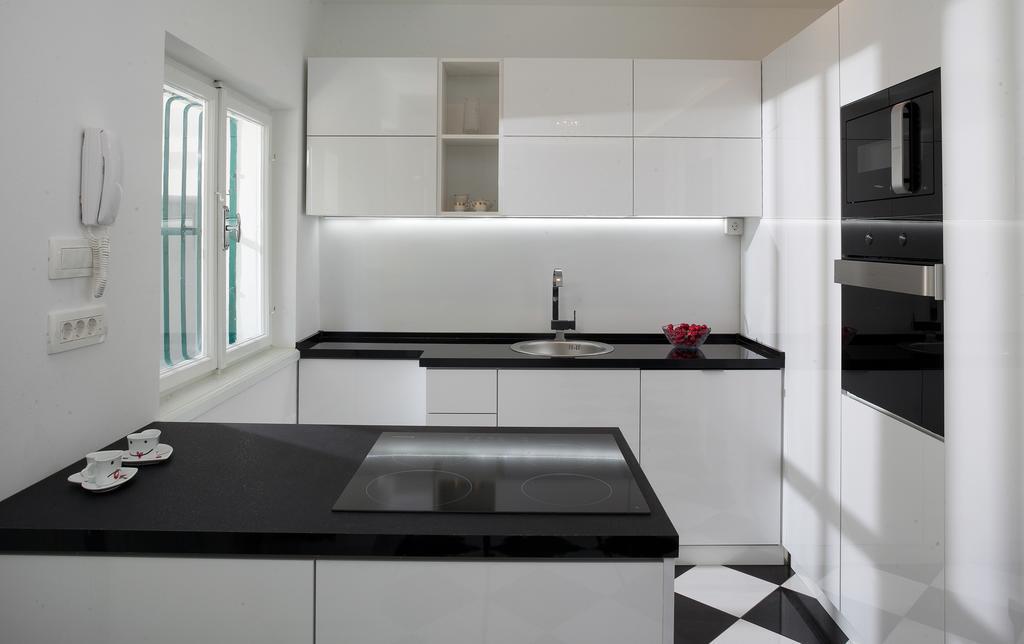 Db Interiors Apartment Split Exterior photo