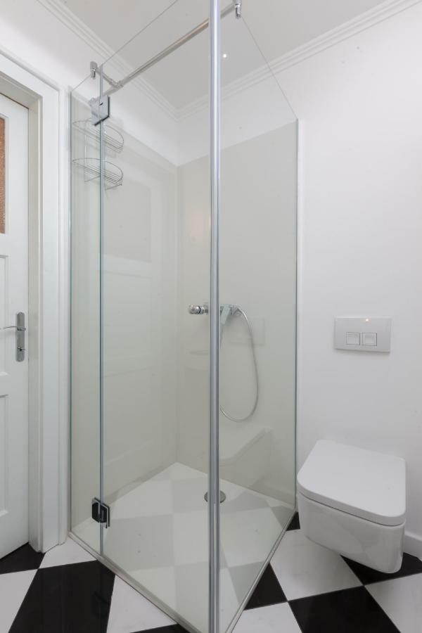 Db Interiors Apartment Split Exterior photo